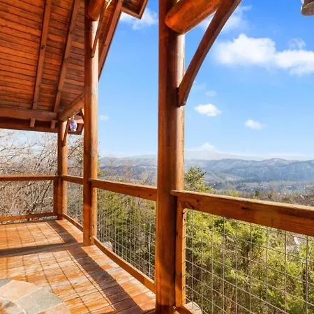 Gorgeous 4 Bedroom With Nonstop Mountain Views, Hot Tub, Movie Room, And Games!